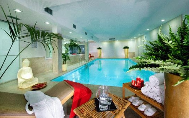 La piscina interna e riscaldata